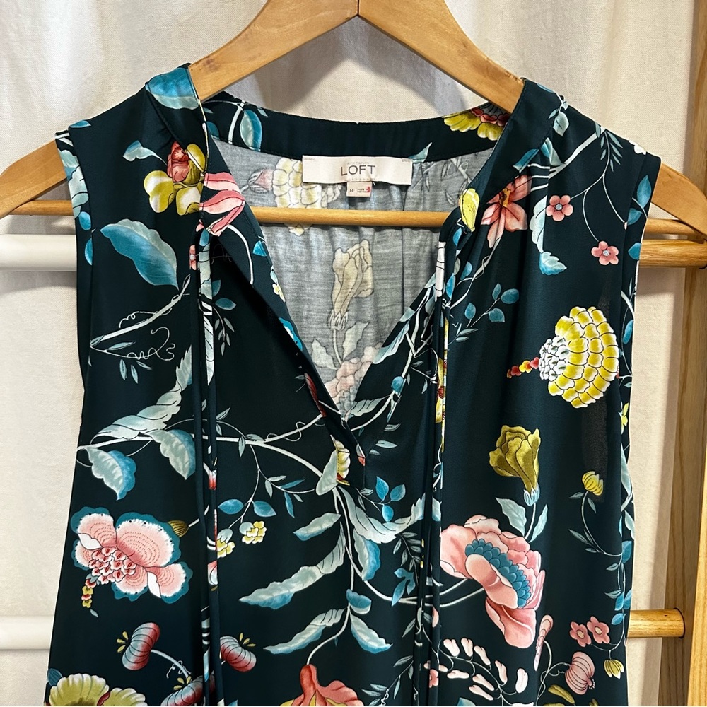 LOFT - Sleeveless notch-neck blouse, green turquoise floral, M